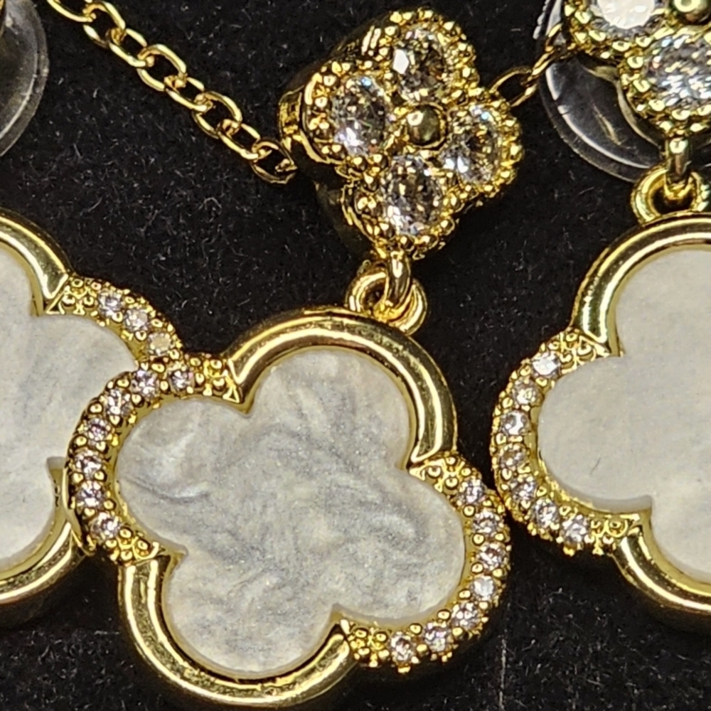 Elegant Gold and White Clover Necklace
